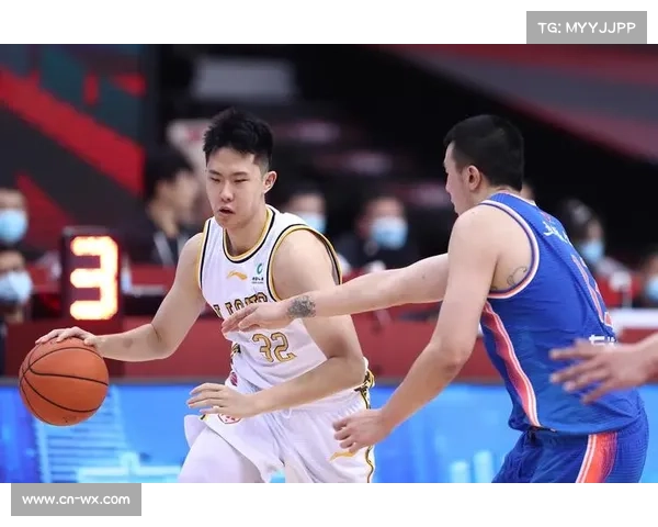 广厦球迷老李跟队20年,终见证球队夺冠 广厦球迷老李跟队20年,终见证球队夺冠